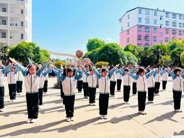随县烈山湖学校举行第九套广播体操比赛