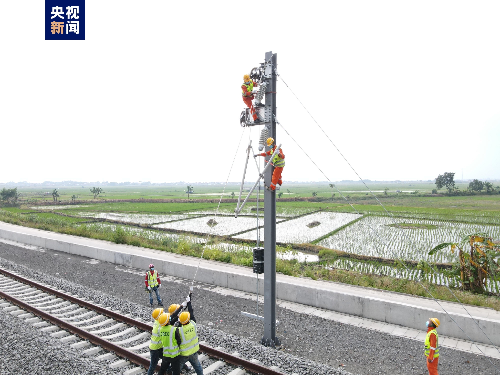 中国标准"简统化"接触网设备首次亮相海外