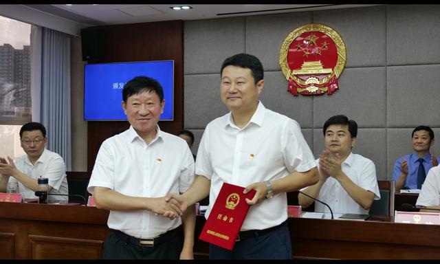 赵军华被任命为信阳市浉河区副区长,决定代理区长