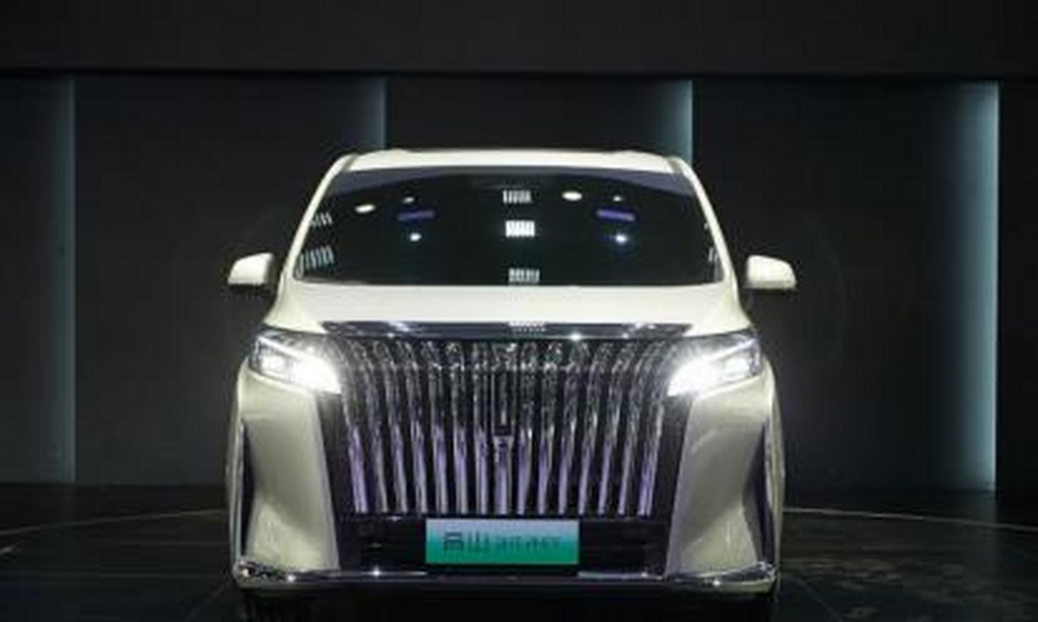 专属新能源豪华mpv平台##高端mpv魏牌高山 ##魏牌高山燃爆上海车展