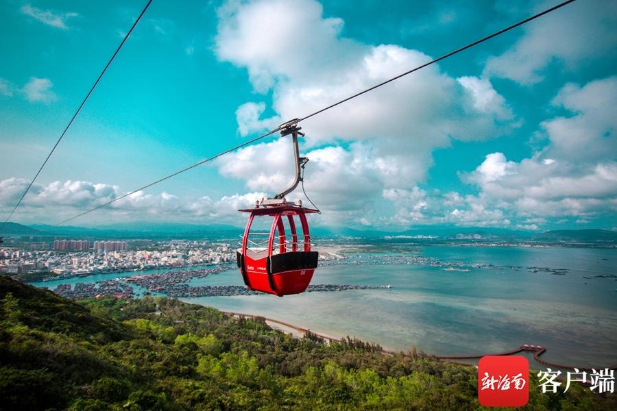 乘缆车在海面上越空滑行.南湾猴岛供图