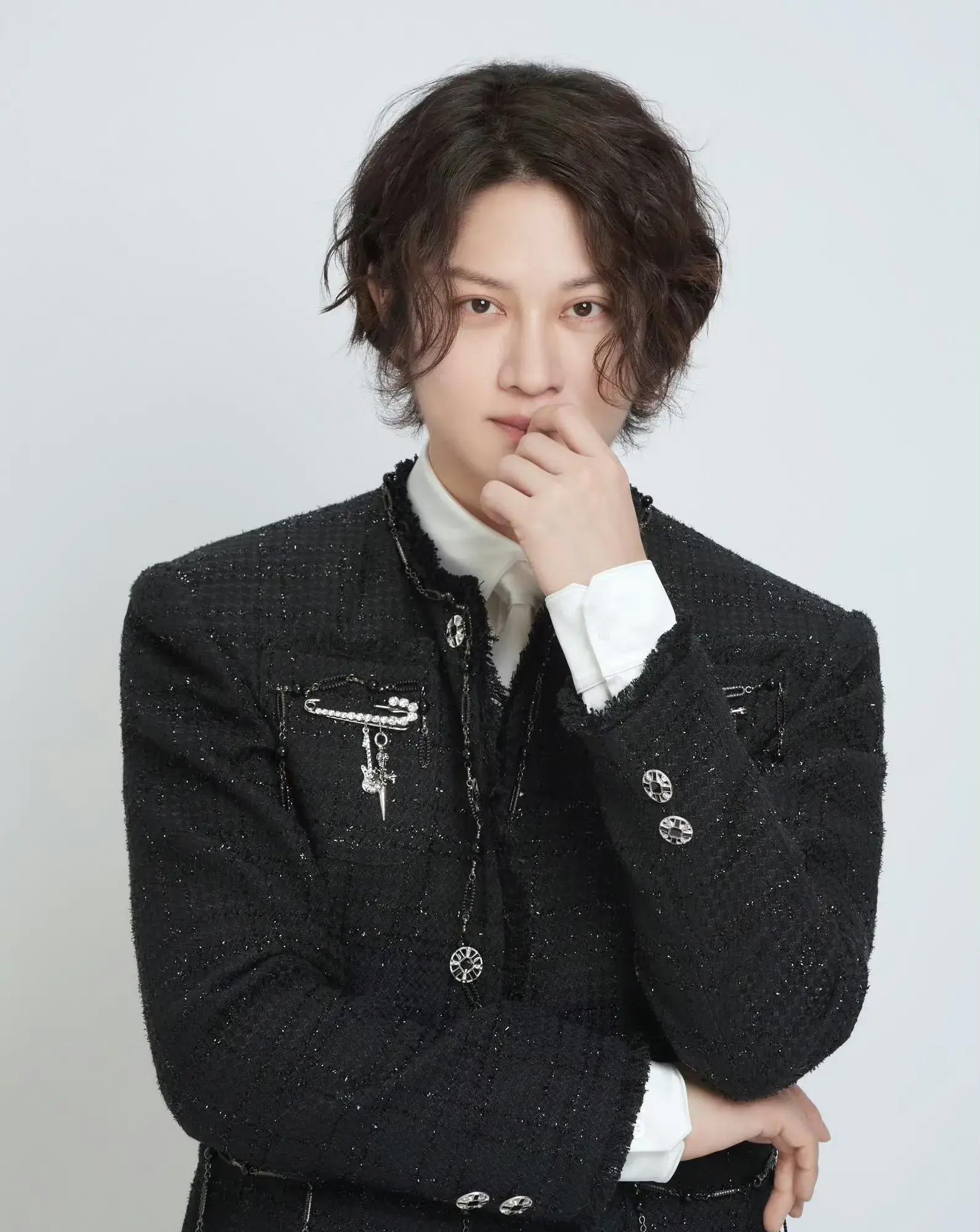 李二牛爆改金希澈?赵荀变日系美男,网友:老小区成豪华别墅了