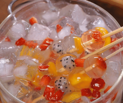 高颜值气泡彩虹水果串串茶,能吃也能喝一大桶真过瘾