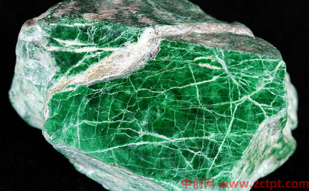 缅甸的翡翠原石价格 100元-10万元不等(值多少钱/一公斤) Myanmar jadeite raw stone/YA