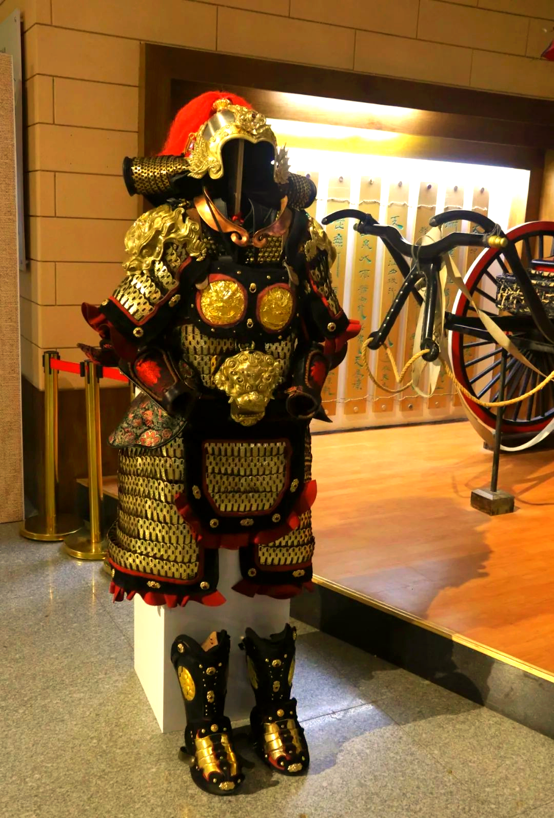 敦煌阳关博物馆推出唐朝明光铠复原展