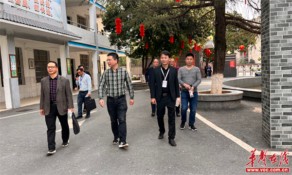 郴州市宜章县副县长唐锐赴县九中调研
