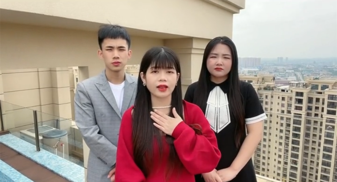 网红陈三废姐姐曝家庭成员收入,爸爸妈妈月薪3万,妹妹月薪10万