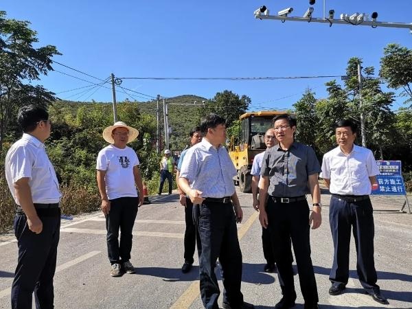 省交通运输厅厅长朱汉桥一行来东宝调研综治工作和重点交通项目建设