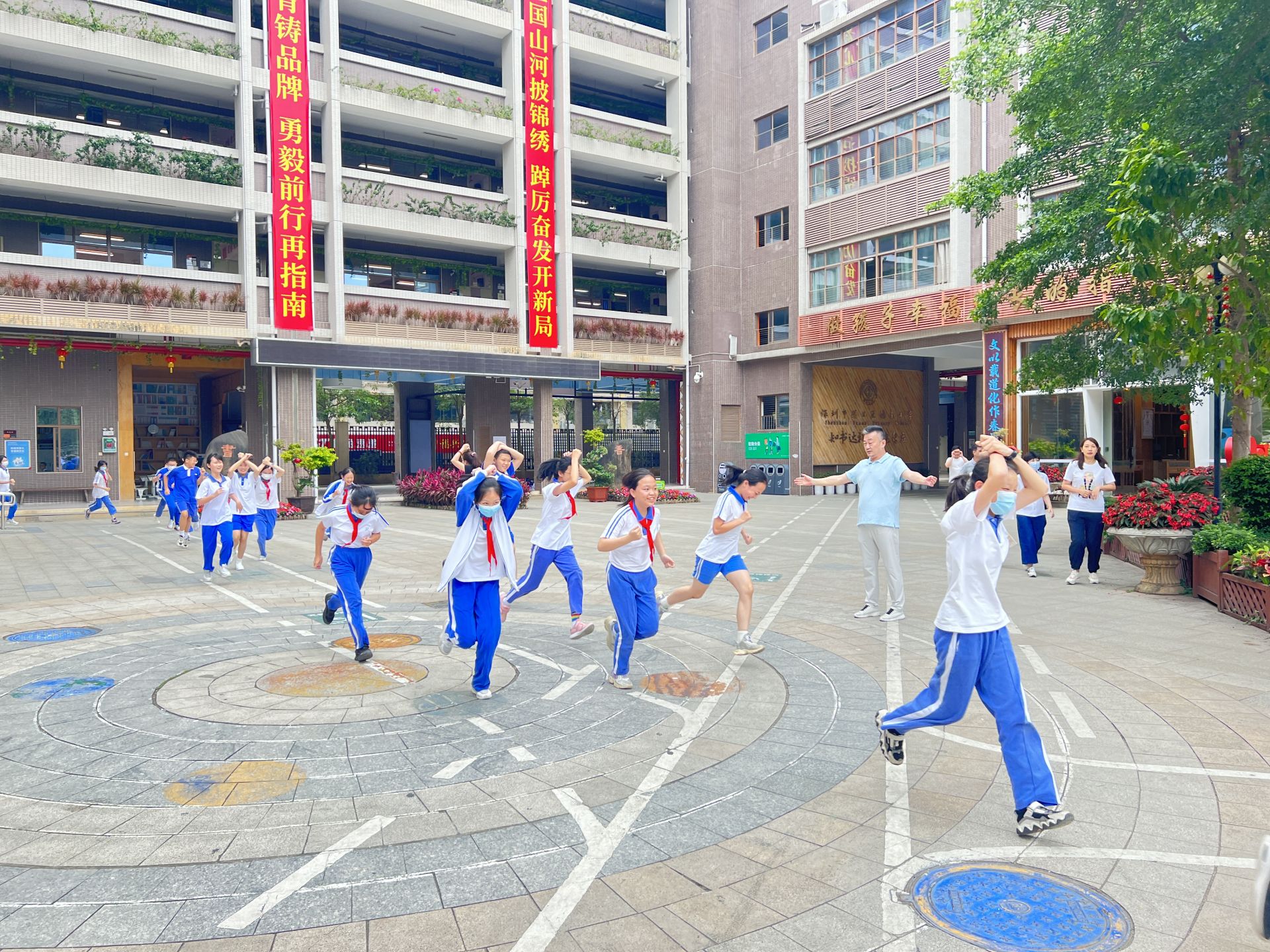 增强学生风险防范意识,福南小学开展防震减灾疏散演练