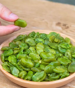 来自云南宝山的绿蚕豆配料干净无添加酥脆可口营养又美味