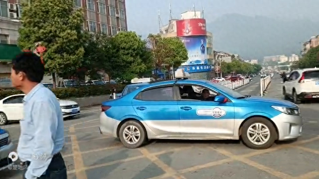 河南新县:出火车站,走朝阳路,开门见山!