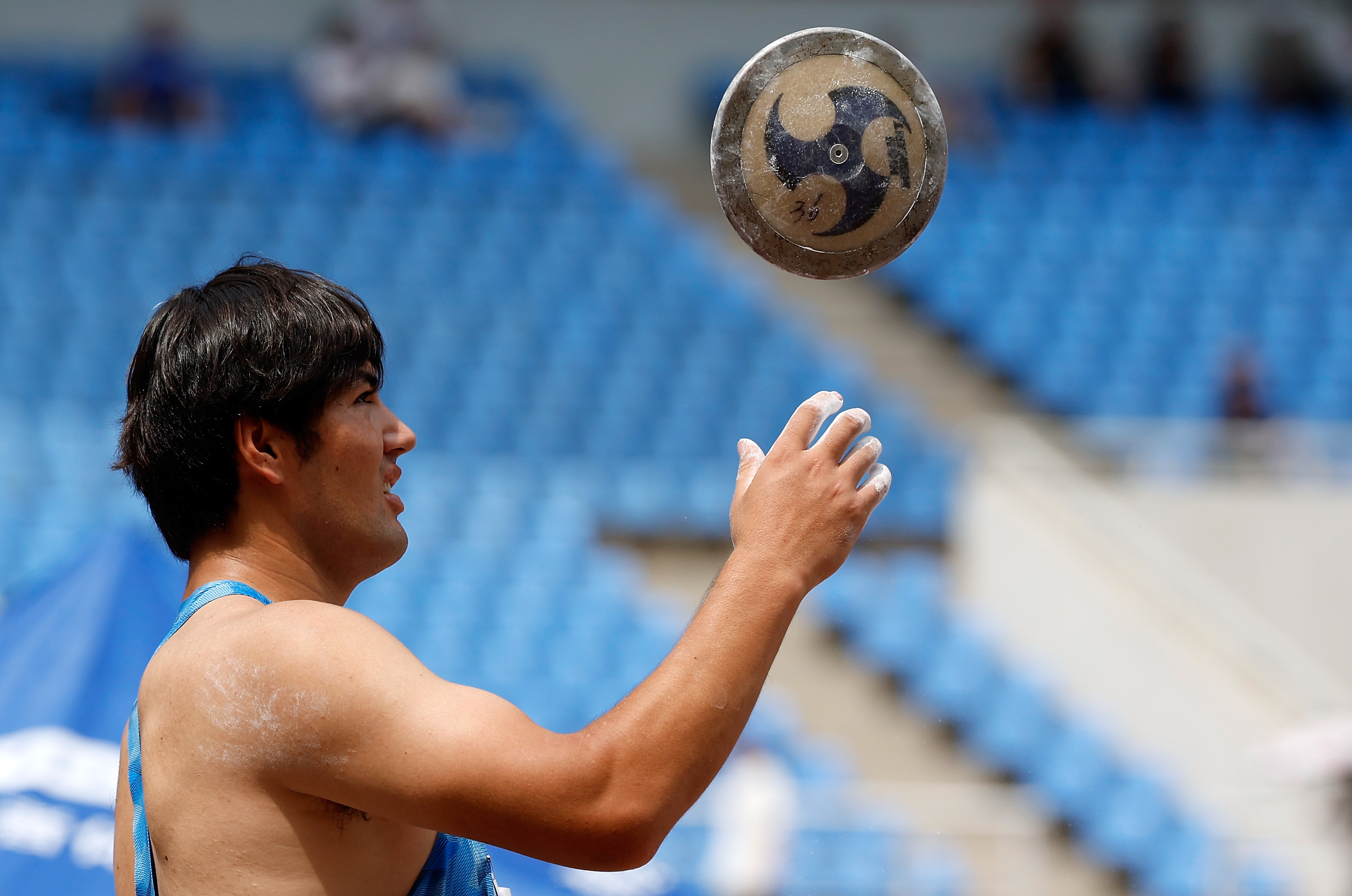 田径——全国冠军赛:阿卜杜艾尼·图尔贡获得男子铁饼冠军