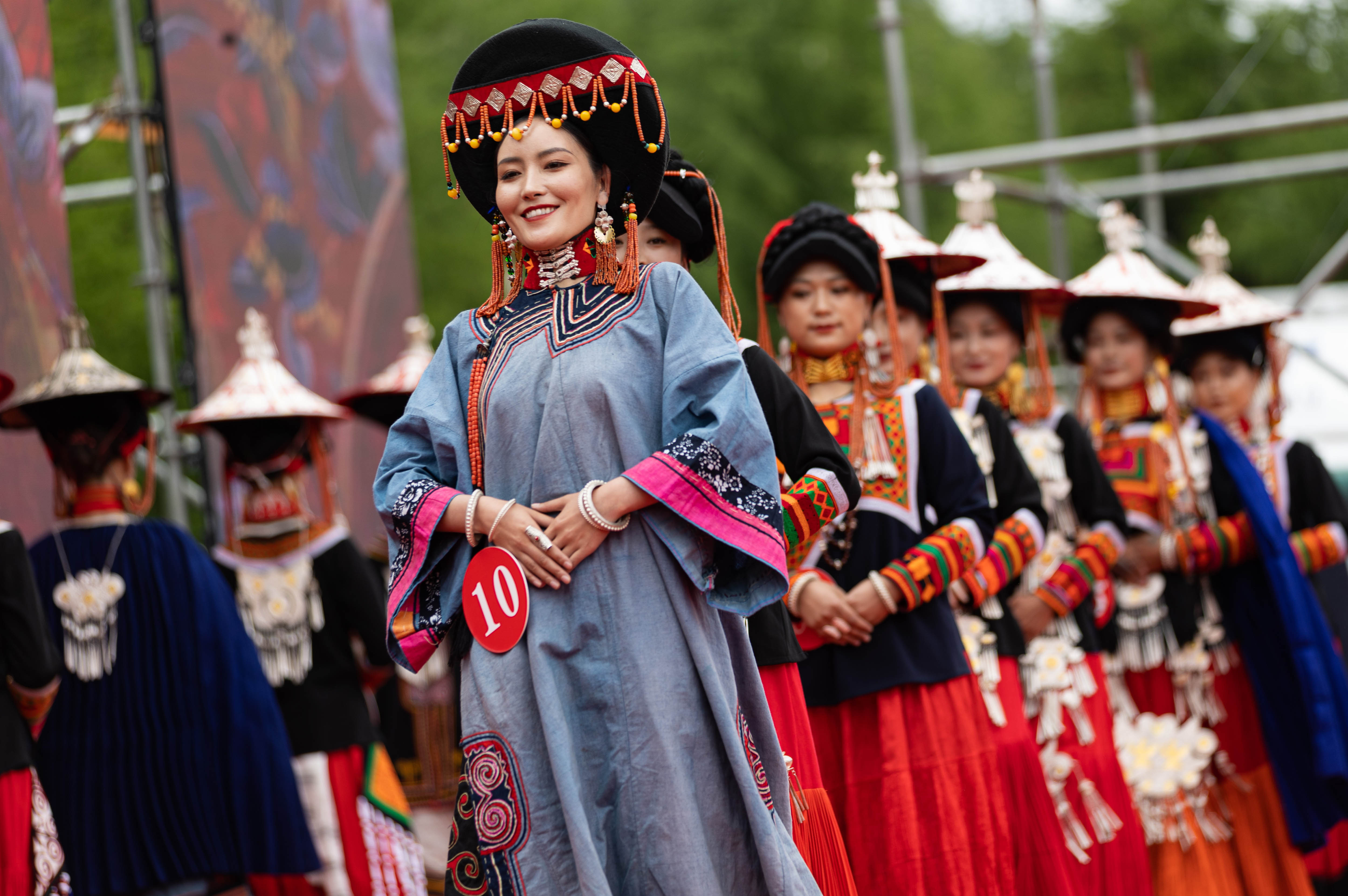 (社会)四川美姑县:寻找最美"索玛花"