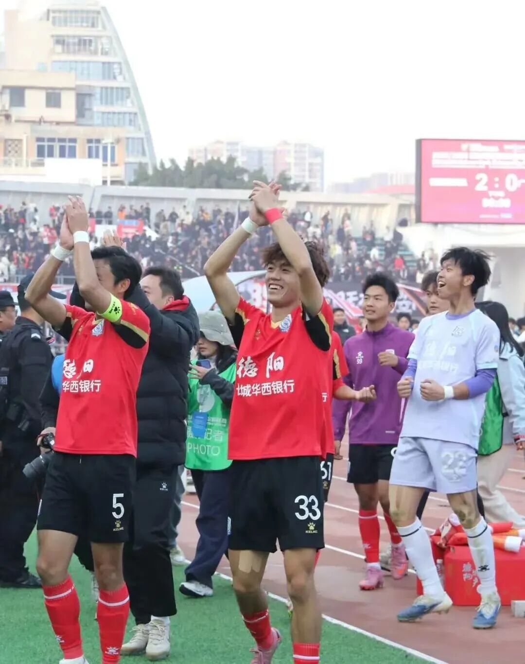 从校园到川超赛场德阳重装队的他们每一步都藏着热爱的答案