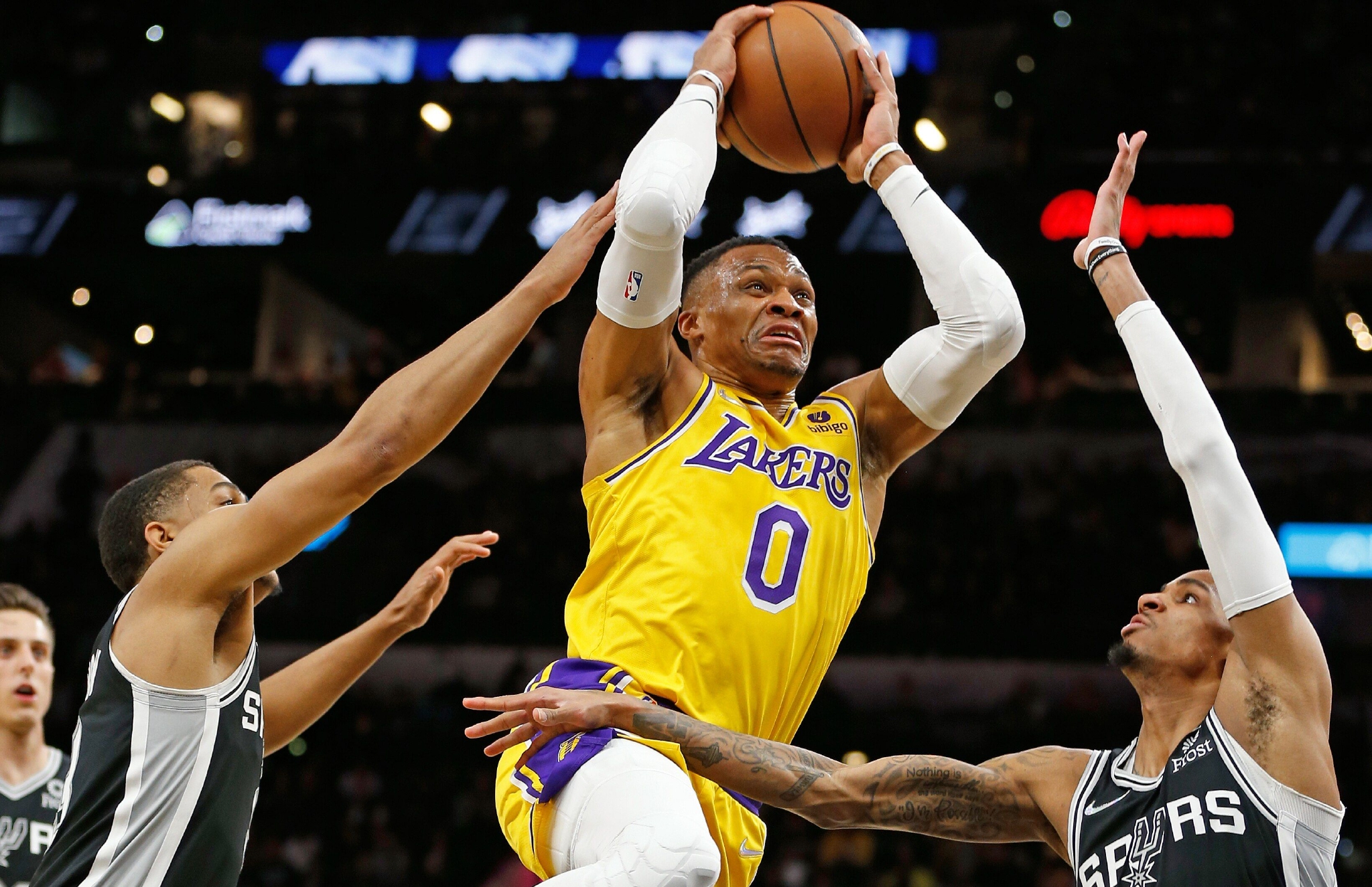 78万的薪水,4000万的价值,nba第一"苦工",拼得让人心疼