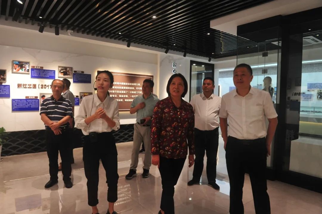 衢州市人大常委会副主任马梅芝一行到市总工会调研工会工作