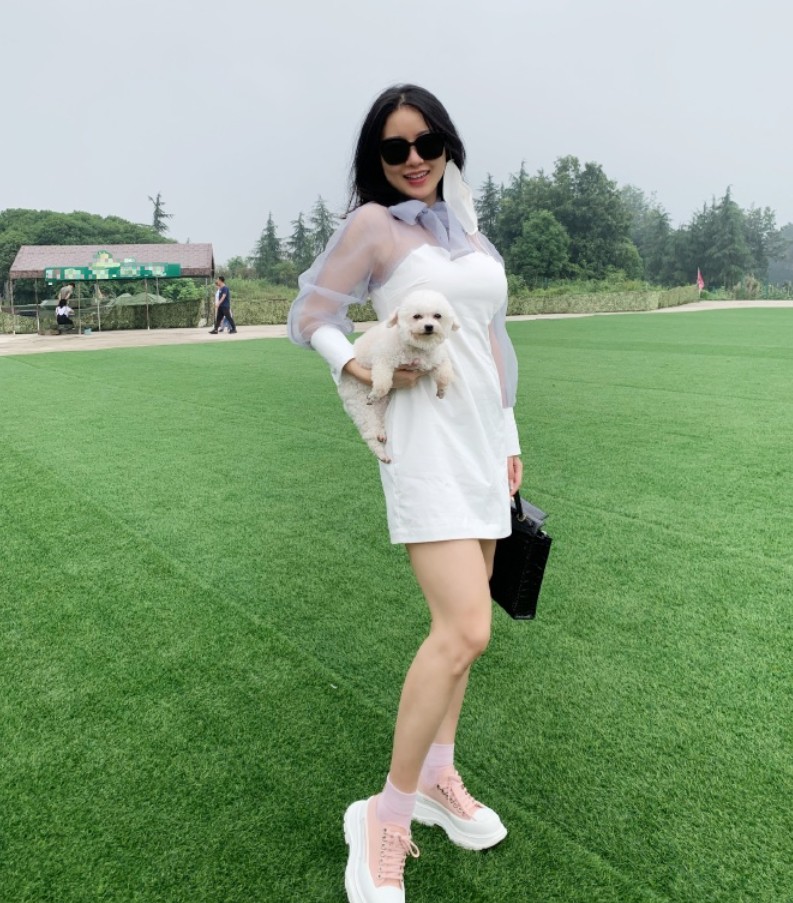 曾因"某事件"走红的蒋聘婷,今晒出自己私生活美照,想不火都难