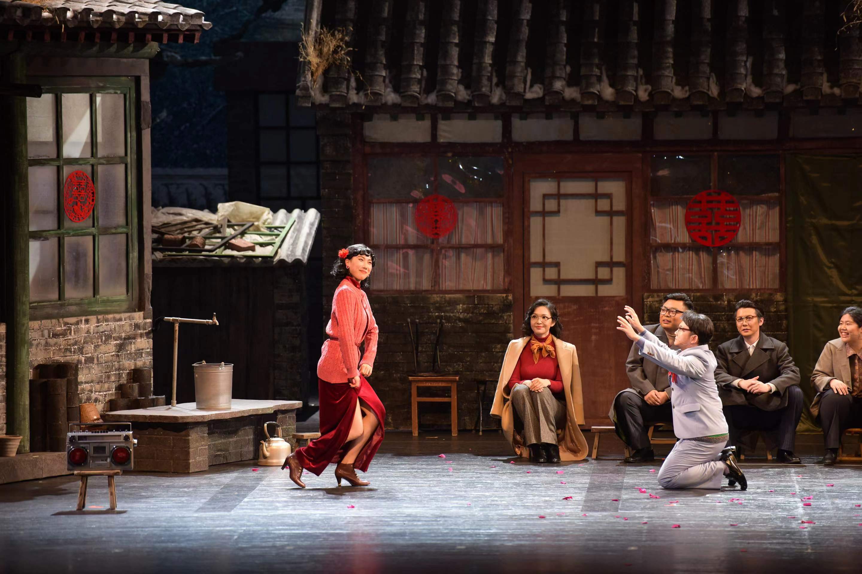 刘心武《钟鼓楼》搬上话剧舞台,一幅"老北京清明上河图"