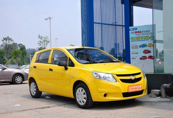 首先,雪佛兰乐驰,乐骋,乐风rv以及爱唯欧两厢等车型都是不错的选择