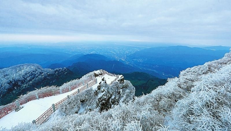 峨眉山雪景如画