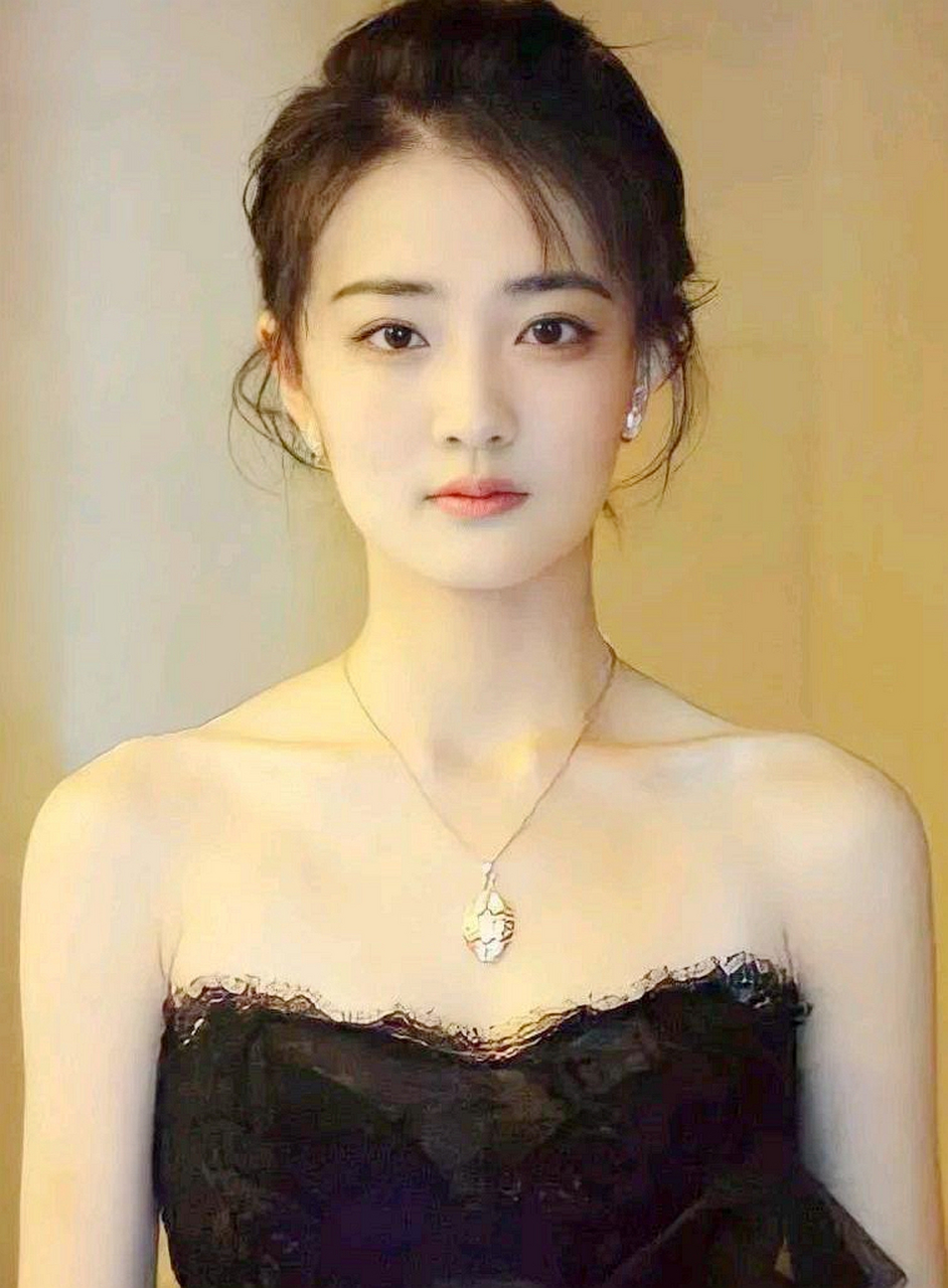 第一次见到徐璐是在《甄嬛传》,甄玉娆的表现让人印象深刻.