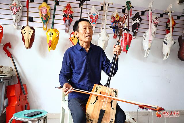「2023重走中国西北角」手艺人李克武:一代接着一代干 让马头骨质琴