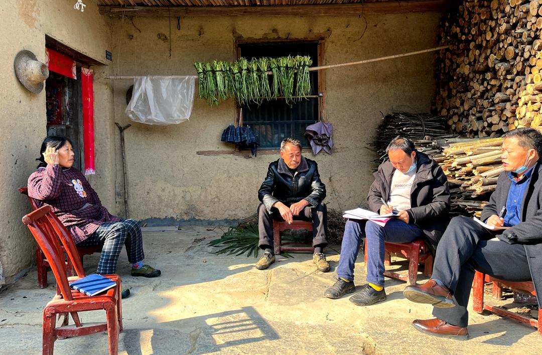 竹山县竹坪乡:暖冬关爱生态护林员