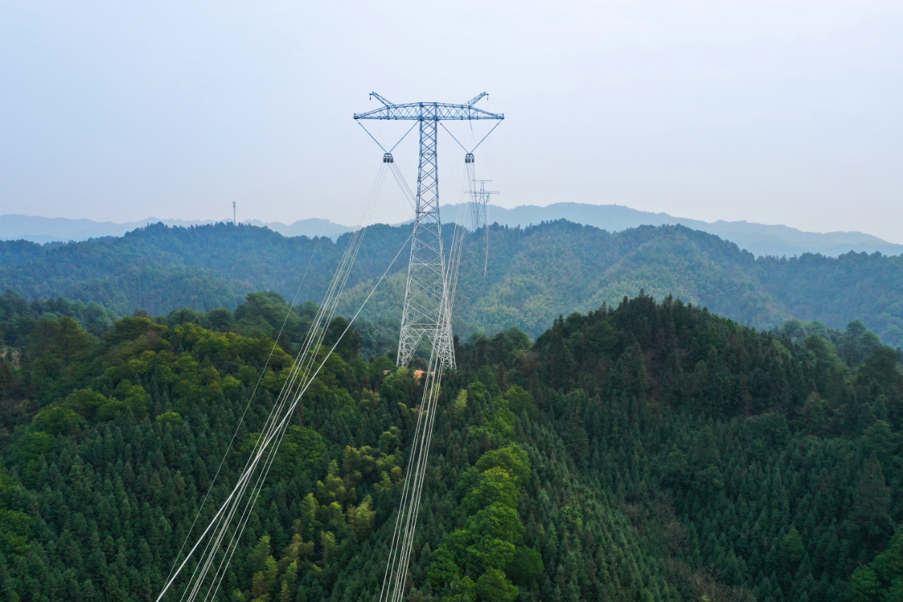 西电东送:雅中至江西800千伏特高压直流输电工程加紧施工