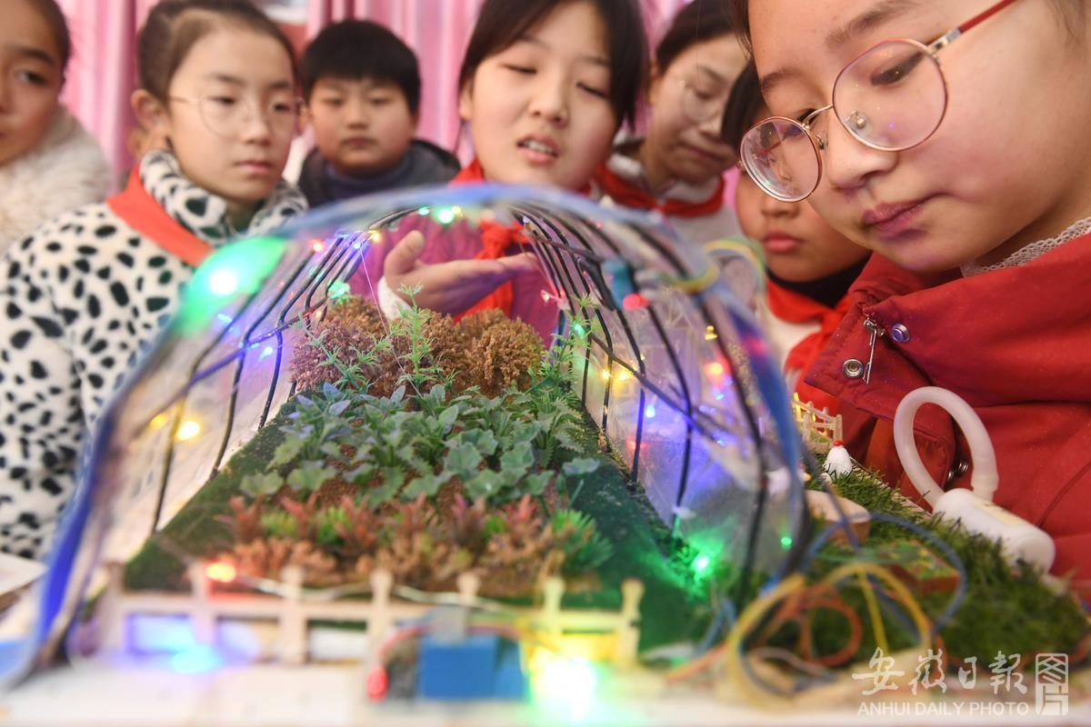 乡村小学生"迷"上发明创造