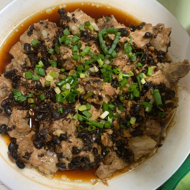 豆豉蒜蓉蒸排骨,软烂脱骨,香而不腻
