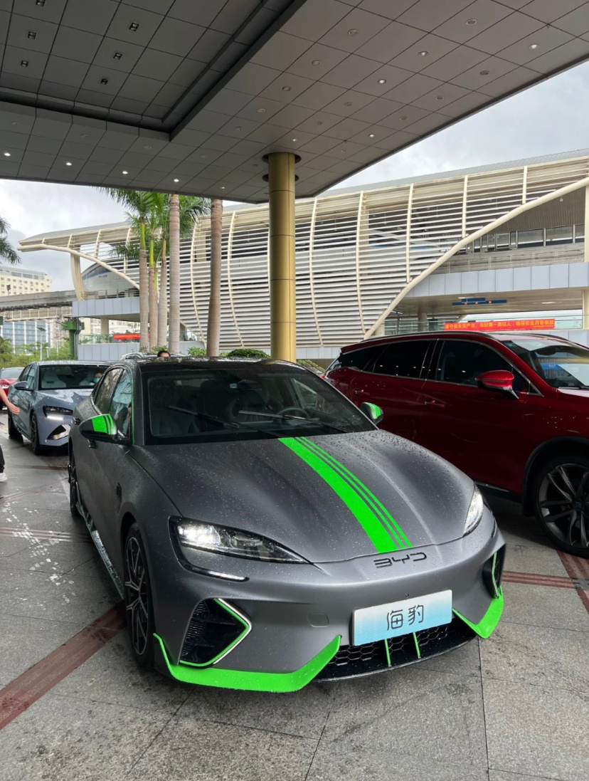 一出场就"锁定爆款",3.8s破百,一公里6分钱,2天订出5万多辆