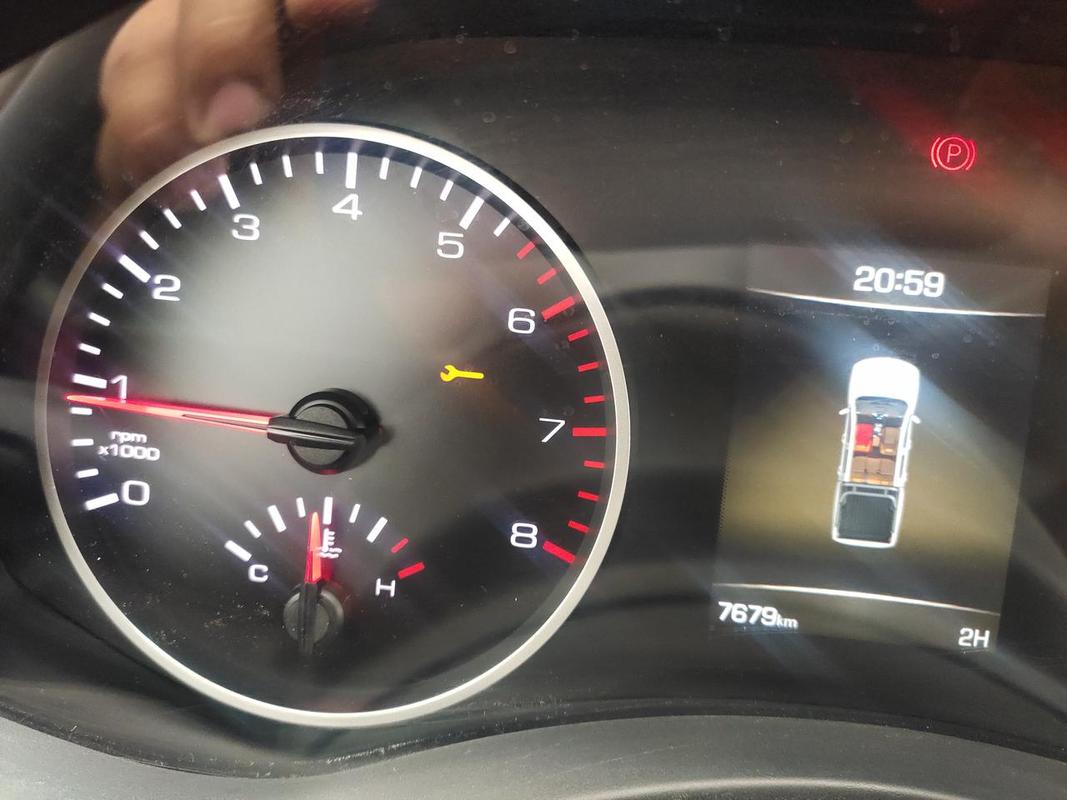 哈弗h3h5柴油版发动机故障灯和黄色小扳手亮,求解!