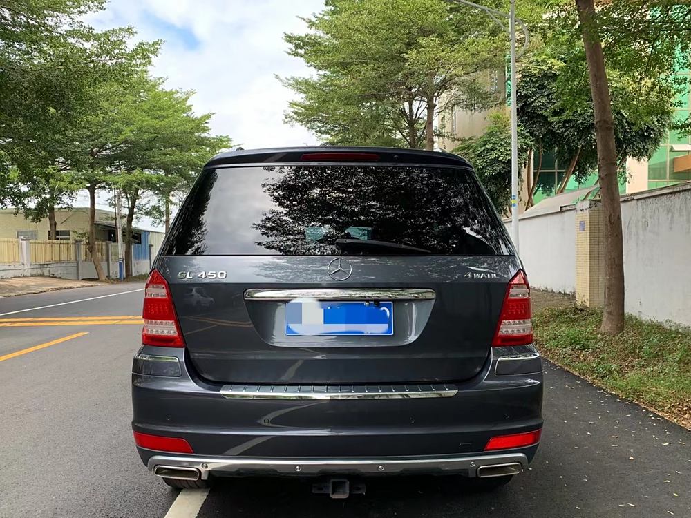 谈及2012款奔驰gl450,不得不提的是其强劲的动力表现