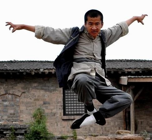 心酸还是恭喜?老戏骨李嘉明拍戏10年仍欠债,做视频一年多就还清