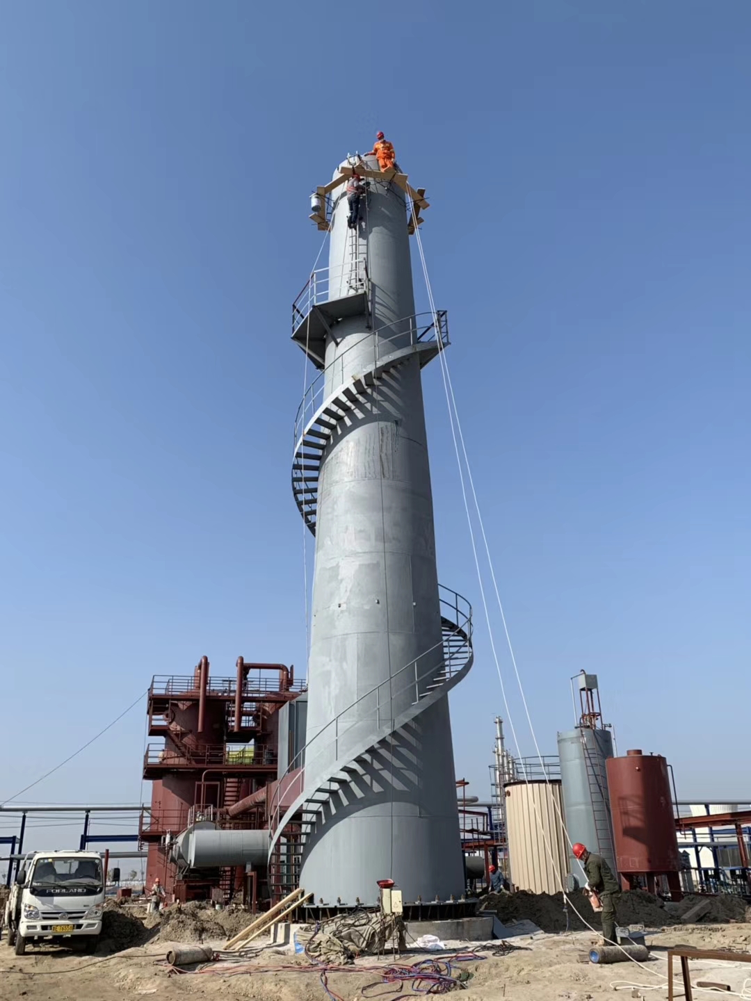 自立式钢烟囱安装的方式