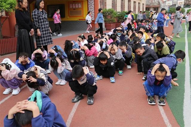 西一路小学开展安全疏散演练活动