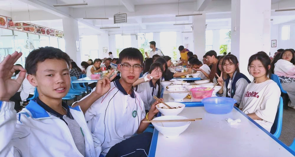 昆明高新三中2023年高中招生指南与校园风采