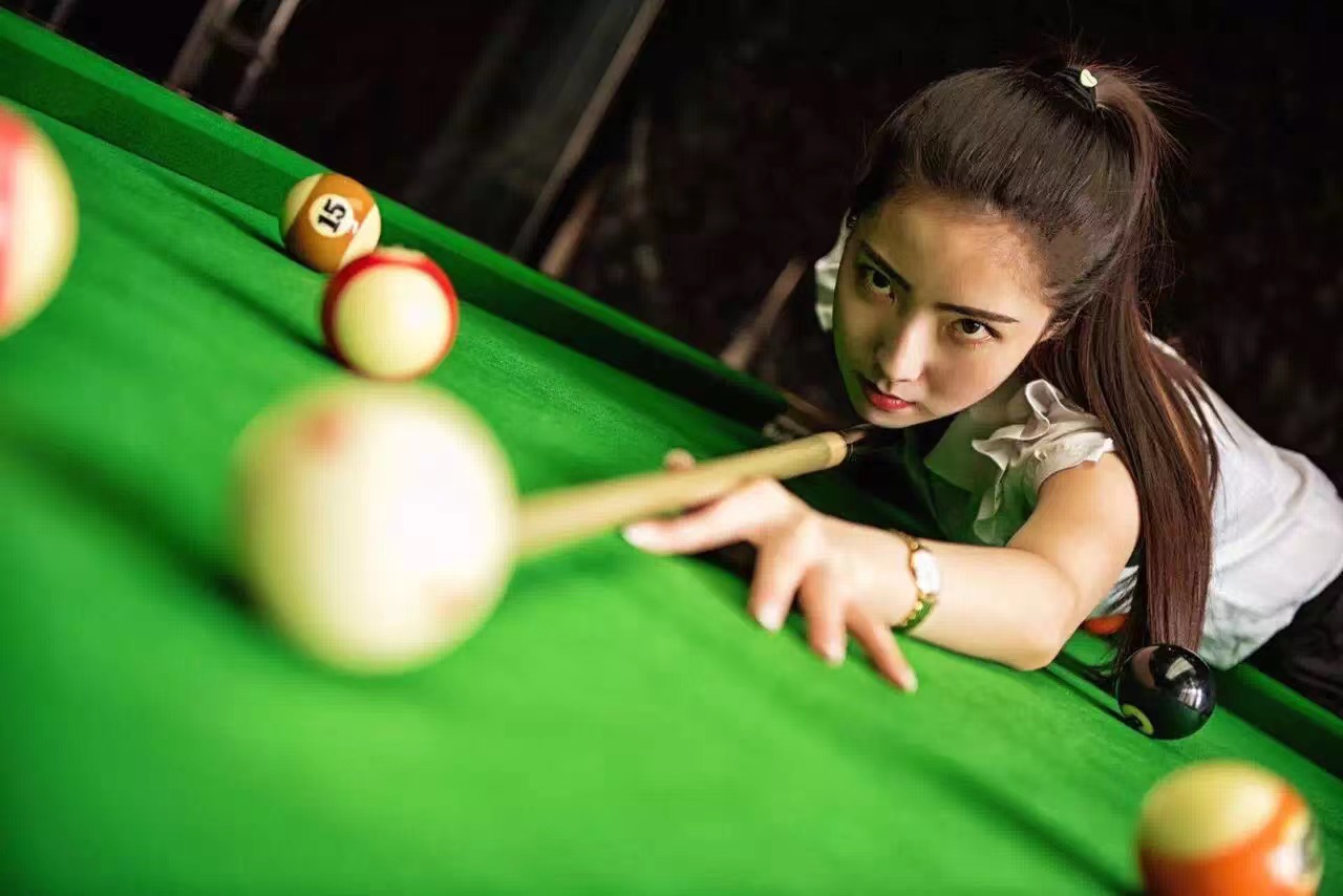 三月台球 相约长腿女神——徐傲芯