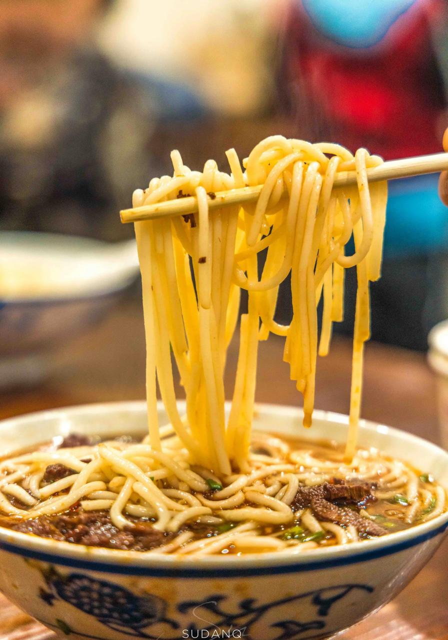 目前武汉最火的小吃一条街是哪条街?相信很多人都会回答:粮道街.