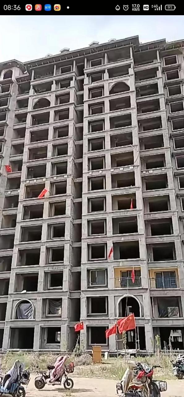 所有的爱国情怀和民族荣誉感,在现实面前不堪一击,人不会被唤醒只会被