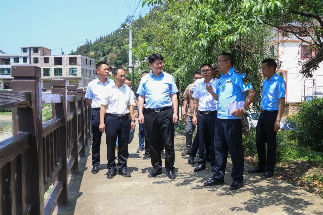 胡志峰到丹寨县督查防汛备汛工作