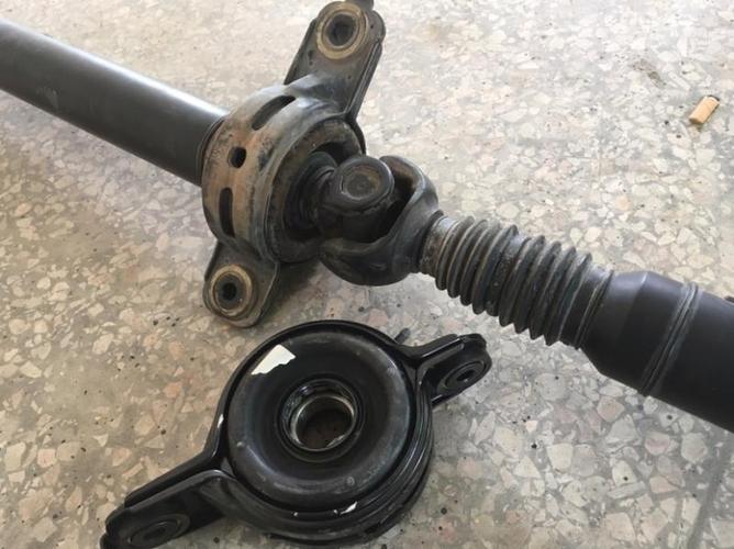 换个汽车传动轴多少钱缔途三米六柴油版