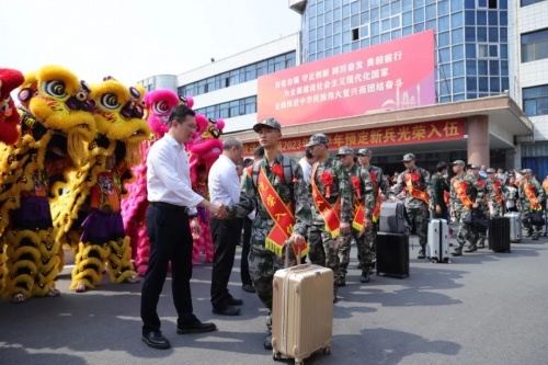 好男兒志在軍營!廣東中山三角鎮歡送2023年上半年預定新兵入伍