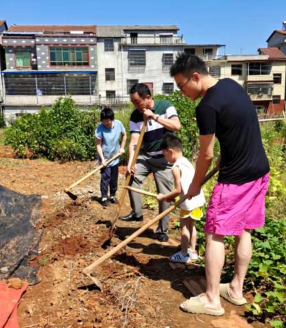 陈江宁家庭:清廉浇开幸福花—咸宁最美家庭③