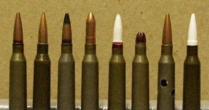 士兵演习使用的空包弹和实弹相比杀伤力差多少?看完之后才知道