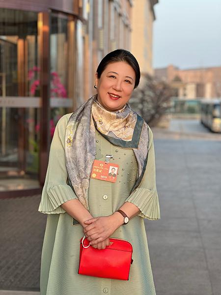 冯俐委员:儿童剧不是纯粹的简单甜美,要带孩子认识世界