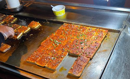风味小吃:铁板烤豆腐
