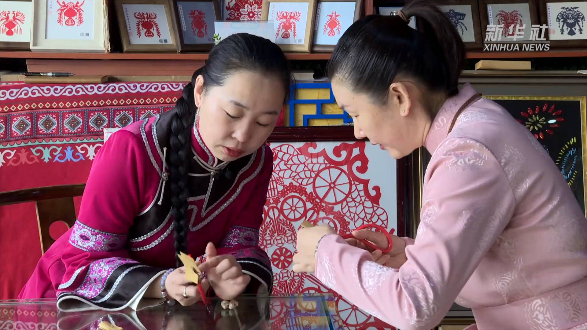 孟丽娜:用文创产品传承民族手工艺