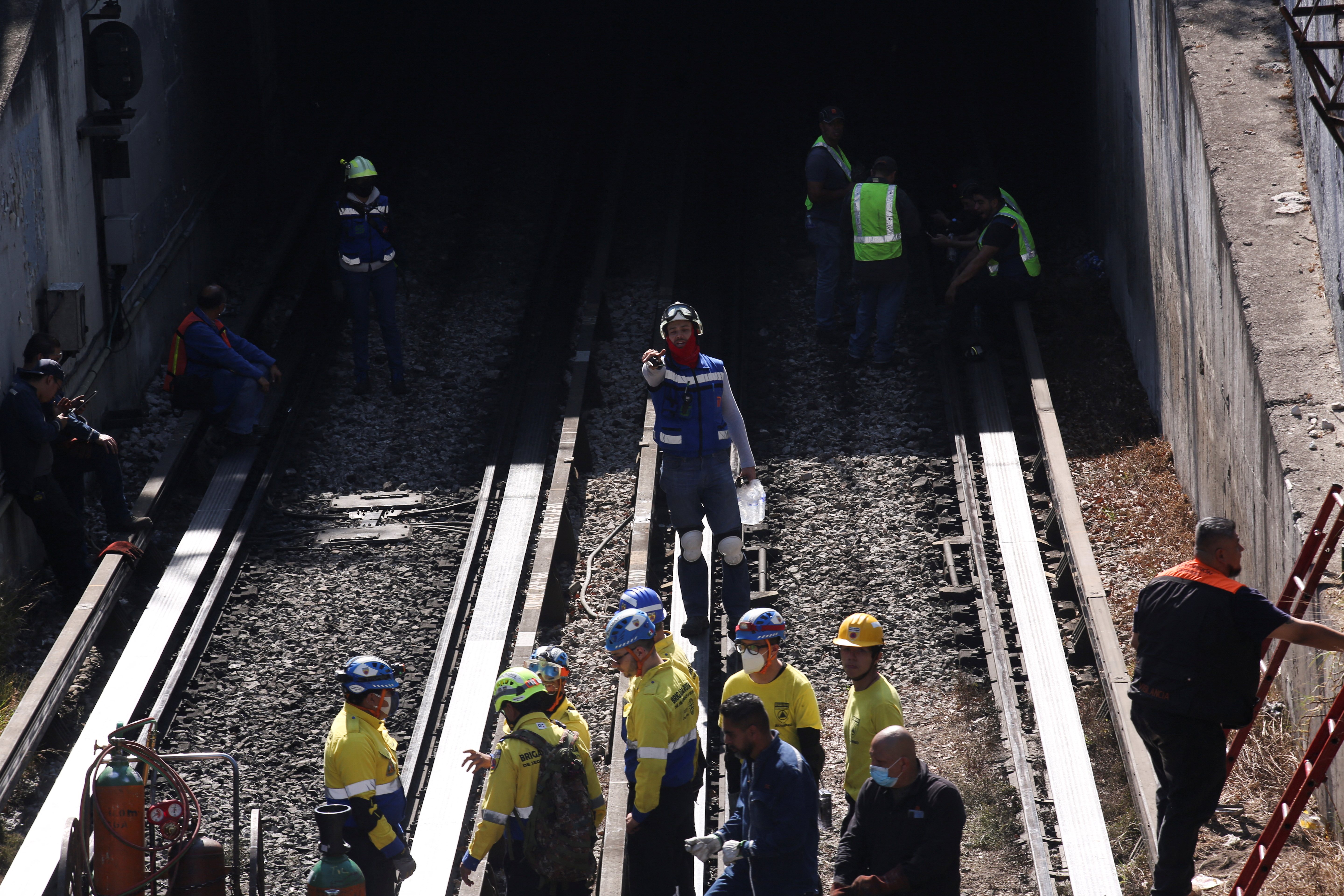 墨西哥首都地铁追尾致1死57伤