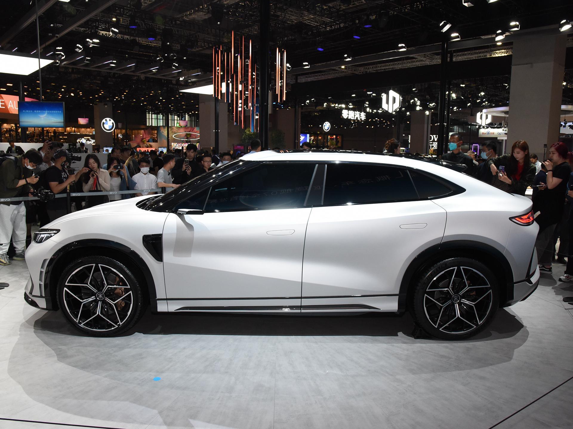 比亚迪宋l亮相,无框车门 炫酷尾翼:搞这么漂亮,其他车怎么卖?